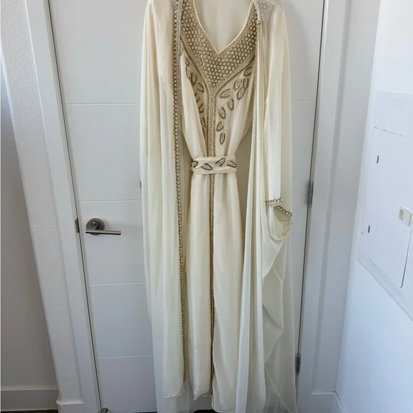 Elegant Ivory and Gold Women's Kaftan/Dress - Picture 5 of 8
